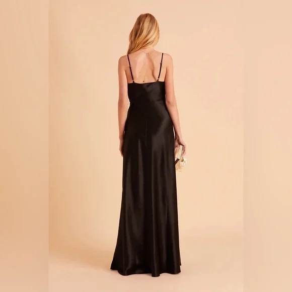 Elegant Black Satin Gown - Picture 5 of 7